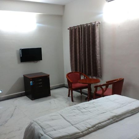Fresh Living Prime Banjara Hotel Hyderabad Exterior foto
