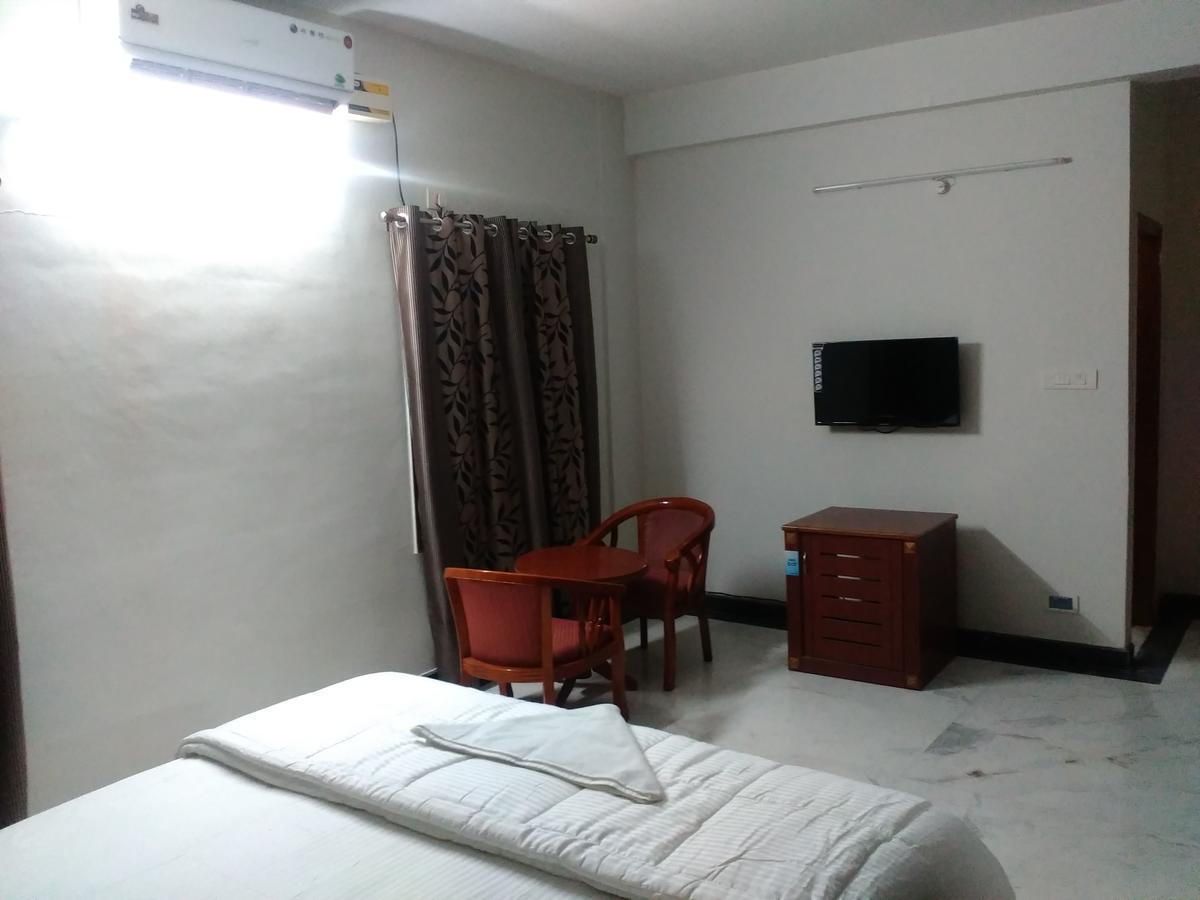 Fresh Living Prime Banjara Hotel Hyderabad Exterior foto